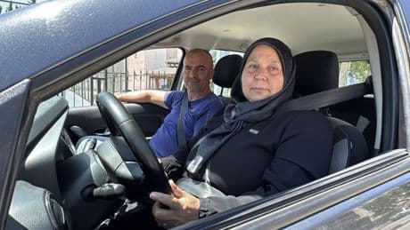 55 yaşındaki kadın, 2 dosya yaktı 12. sınavda ehliyet almaya hak kazandı