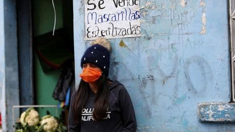 Alerta en Ecuador: vuelven las mascarillas a los colegios por tosferina y fiebre amarilla