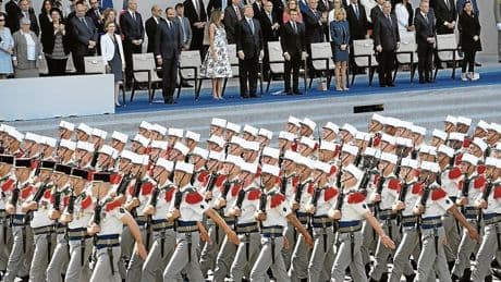 Trump se regala un desfile de vanidad