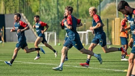 Genoa, 25 i convocati per Rennes. Ci sono Ostigard e Vasquez, out Messias e Cuenca