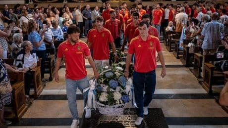 Así ha sido la ofrenda y la visita al ayuntamiento del Real Zaragoza: "Hemos perdido la identidad ganadora"