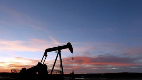 La consommation mondiale de pétrole devrait légèrement baisser en 2030, selon l'AIE