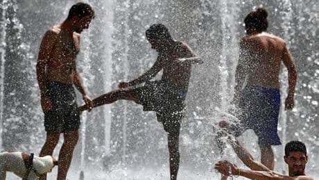 UK tourists in Spain warned 'no beer' as temperatures set to blow past 40C