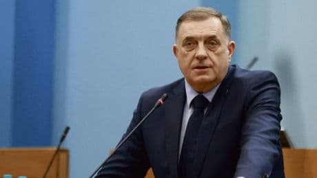 En Bosnie-Herzégovine, l’ancien président Milorad Dodik refuse de quitter le pouvoir