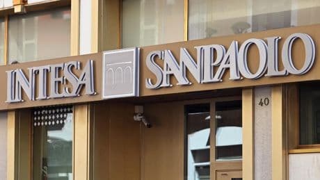 Intesa Sanpaolo, già investiti 800 milioni per il sociale