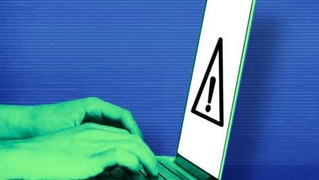 Vérification de l’âge sur les sites pornographiques : nouvel avertissement de l’Arcom envers cinq sites