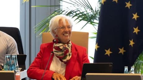 Las claves del optimismo de Lagarde: cómo impactaría una guerra comercial y por qué pueden seguir bajando los tipos