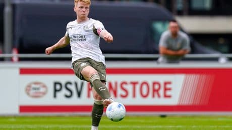 Jerdy Schouten neemt bij PSV aanvoerdersband over van Luuk de Jong