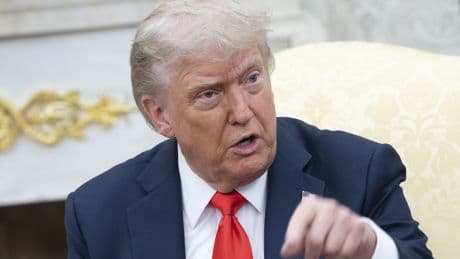 Furia y desconcierto por la prohibición de entrada de Trump a ciudadanos de 12 países: "No podemos permitir que les conviertan en chivos expiatorios"
