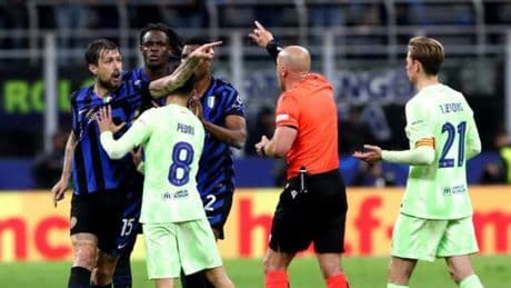 El doble penalti a Pedri ante el Inter que pasó desapercibido