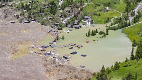Unglück in Schweizer Alpen: Wasserstau: Nach Gletscherabbruch spitzt sich die Lage zu