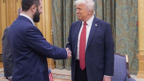 Trump signs an executive order lifting sanctions against Syria