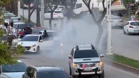 Trafiği kapatıp drift attılar! Düğün konvoyundaki magandalara ceza