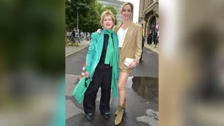 Beatrice und Judith Richter: Mutter-Tochter-Duo genießt Theaterpremiere