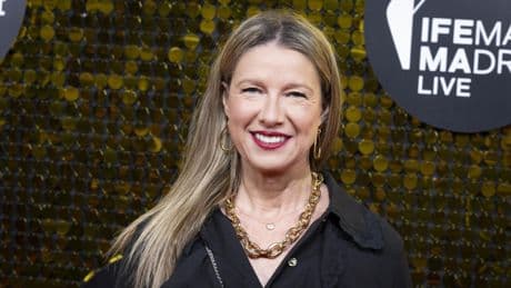 Anne Igartiburu, 56 años: “La protección solar es importantísima, sobre todo porque, a partir de una edad, ya me empiezan a salir manchitas de una manera brutal”