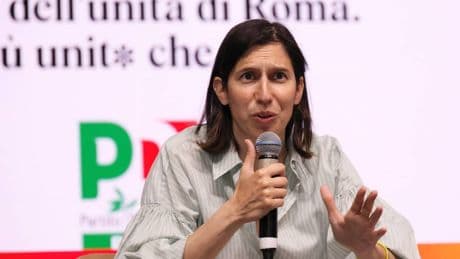 Pd e grillini all'attacco. Ma Elly si incarta sulla Toscana