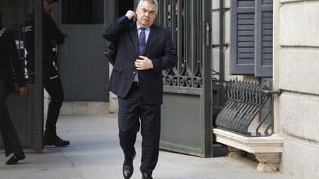 El juez del Supremo pregunta a Cerdán si persiste en su decisión de dejar acta de diputado y acepta a UPN como acusación