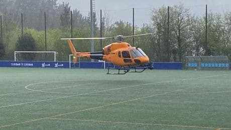 Suspenden un partido en Eibar por el aterrizaje «por error» de un helicóptero de la Itzulia a repostar