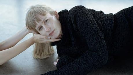 "Iris Silver Mist" von Jenny Hval: Zurück ins Fleischkostüm