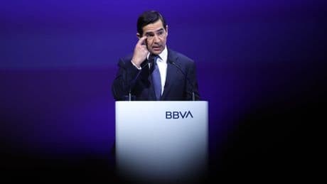 Analistas enfrían la opa del BBVA sobre el Sabadell si el Gobierno impone condiciones más duras