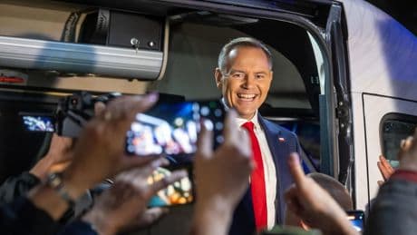 Donné favori par Donald Trump, le candidat du parti nationaliste polonais Karol Nawrocki dans la tourmente