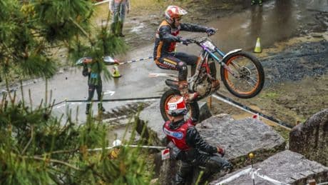 Toni Bou extiende su dominio con doble victoria en Japón