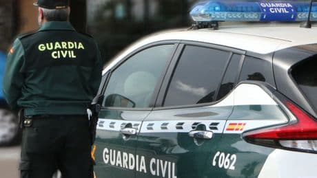 Por qué la Guardia Civil está sacando muestras de combustible: ojo con la multa