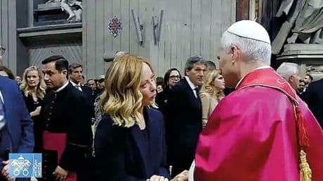 Ucraina-Russia, Meloni chiama il Papa: «Pronto a ospitare i colloqui». Poi sente gli alleati (Macron, Starmer, Merz) e Trump