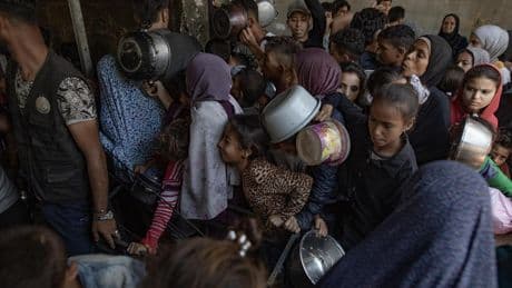 Israel continúa la entrega de ayuda humanitaria en Gaza pese al caos en la puesta en marcha de su polémico plan