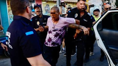 Grupos ultras devuelven la tensión a Torre Pacheco con una protesta a medio gas y con fuerte presencia policial