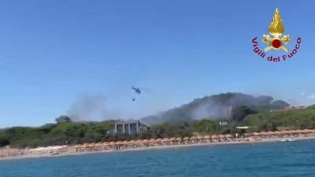 Feuer in Italien: Evakuierungen in der Toskana – Flugverkehr auf Sardinien gestört