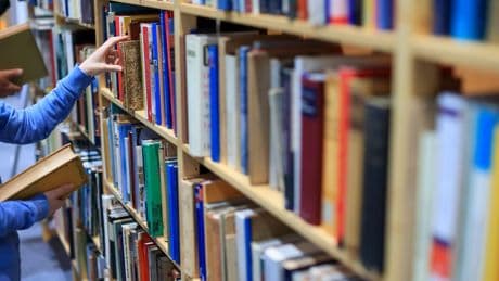 Preisverdächtige Literatur: Nominierte für Buchpreis spiegeln "wackelige Wirklichkeit"