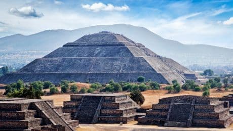 Archaeologists uncover 800-year-old bones with strange details & they offer a surprising insight into Aztec life