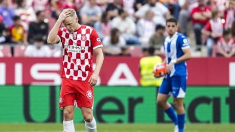 Van de Beek, operado y fuera de combate