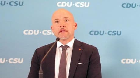„Wir halten unser Wahlversprechen“, sagt der Unions-Politiker – Grüne reagieren irritiert