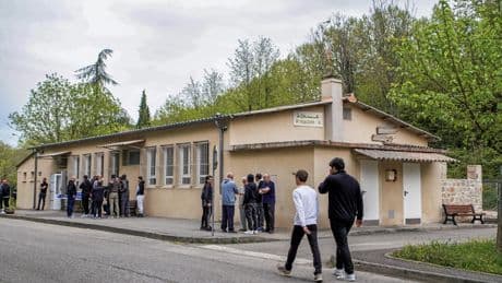 Meurtre dans une mosquée : l’auteur mis en examen pour « assassinat à raison de la religion »