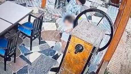 Unfall in Ägypten-Urlaub: Kleinkind fast erschlagen – Hotel gibt Eltern die Schuld