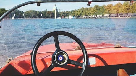 So stark belasten Motorboote die heimischen Gewässer