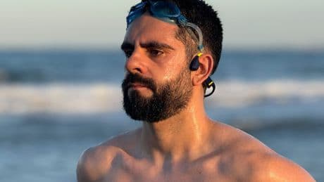 He corrido, nadado y trabajado con los Suunto Aqua. Bajo el agua entendí qué proponen estos auriculares de conducción ósea