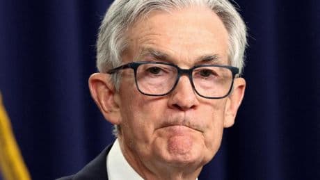 La Fed deja los tipos en el 4,5% y reduce tres décimas la previsión de crecimiento de EEUU por las políticas de Trump