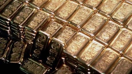 Ruba due chili di oro dalla fonderia in cui lavora e lo rivende a 150mila euro, indagato dipendente