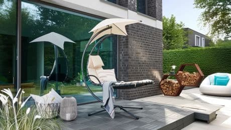 Wohlfühl-Update für den Garten: Schwebeliege von Home Deluxe im Preissturz bei Aldi