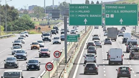 Esodo, oggi traffico da bollino nero: ecco le tratte più congestionate. Nel weekend oltre 13 milioni di spostamenti in auto