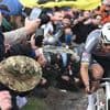 Paris - Roubaix. Le spectateur qui a jeté le bidon sur Van der Poel s’est présenté à la police