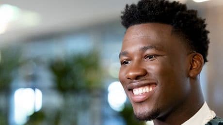 Claude vertrokken naar Basel voor Eurovisie Songfestival: 'Veel zin in'