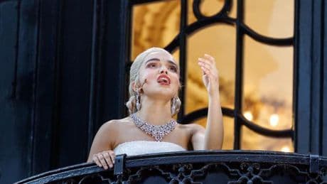 À Londres, Rachel Zegler attire littéralement les foules dans le rôle-titre d’“Evita”