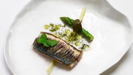 Ces 13 restaurants étoilés Michelin vous coûteront moins de 50 euros