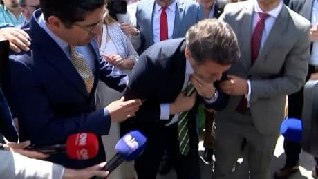 Mitten im Portugal-Wahlkampf - Politiker sackt immer wieder zusammen