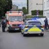 Man rijdt in op groep mensen in Duitsland, eigen vrouw en kind onder gewonden