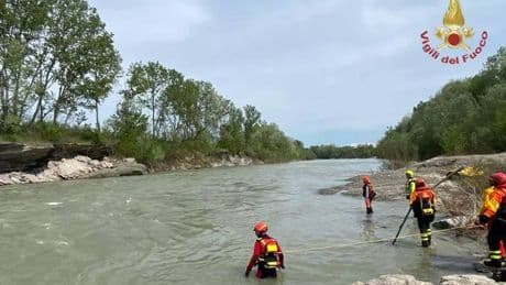 Spinse l'amico 13enne nel fiume. Accusato di omicidio a 15 anni